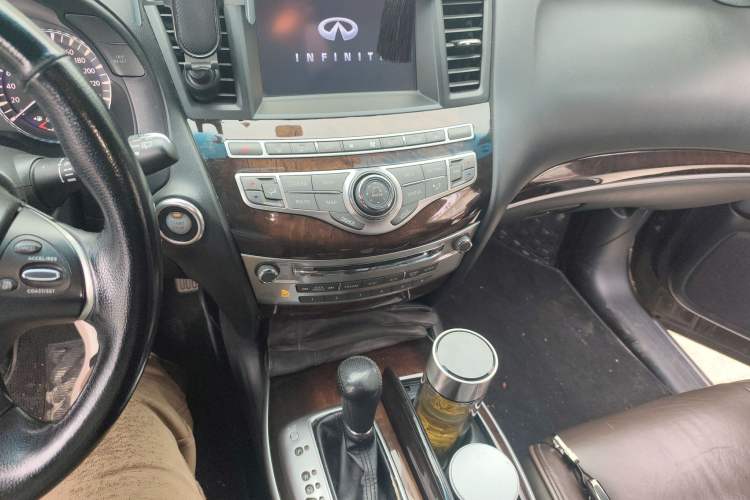 Used Infiniti QX60 2014 2.5 S/C Hybrid Two-Wheel Drive Excellence Edition Audio And AC Panel