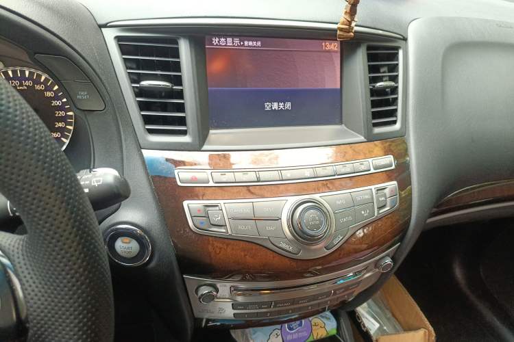 Used Infiniti QX60 2014 2.5 S/C Hybrid Two-Wheel Drive Excellence Edition Audio And AC Panel
