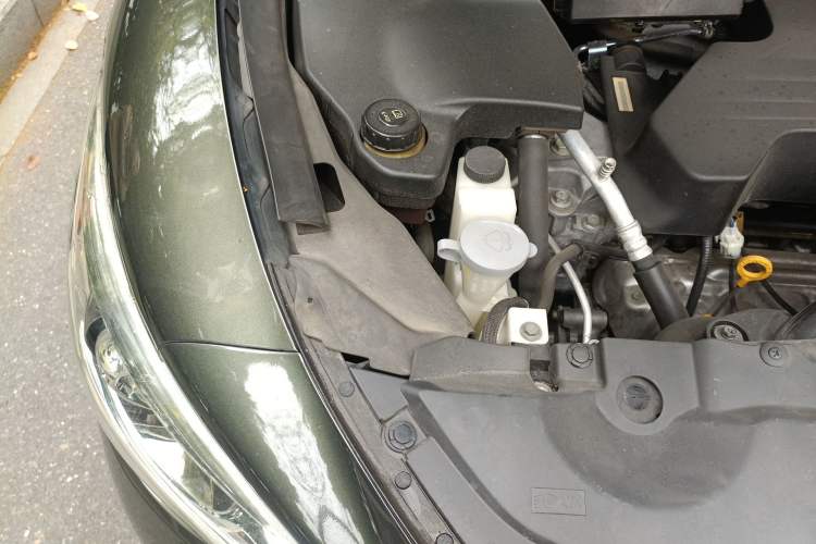 Used Infiniti QX60 2014 2.5 S/C Hybrid Two-Wheel Drive Excellence Edition Engine Bay Right