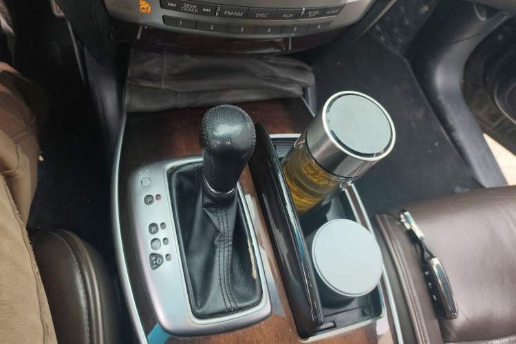 Used Infiniti QX60 2014 2.5 S/C Hybrid Two-Wheel Drive Excellence Edition Gear Lever