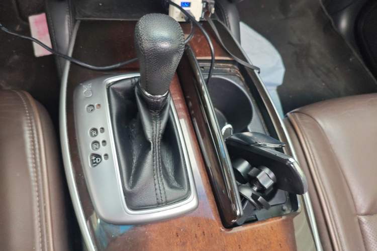 Used Infiniti QX60 2014 2.5 S/C Hybrid Two-Wheel Drive Excellence Edition Gear Lever