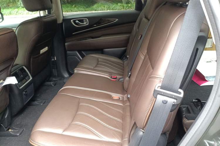 Used Infiniti QX60 2014 2.5 S/C Hybrid Two-Wheel Drive Excellence Edition Left Rear Seat