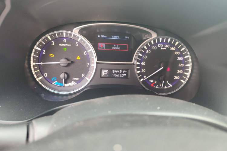 Used Infiniti QX60 2014 2.5 S/C Hybrid Two-Wheel Drive Excellence Edition Odometer Close Up