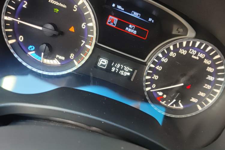 Used Infiniti QX60 2014 2.5 S/C Hybrid Two-Wheel Drive Excellence Edition Odometer Close Up