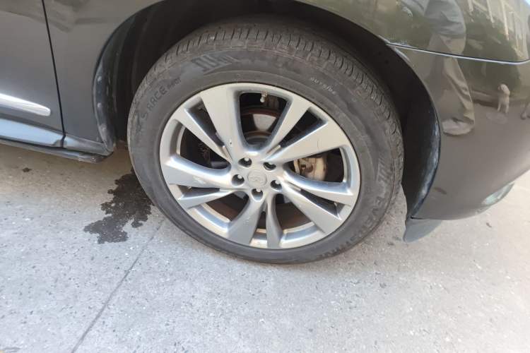 Used Infiniti QX60 2014 2.5 S/C Hybrid Two-Wheel Drive Excellence Edition Right Front Wheel Hub