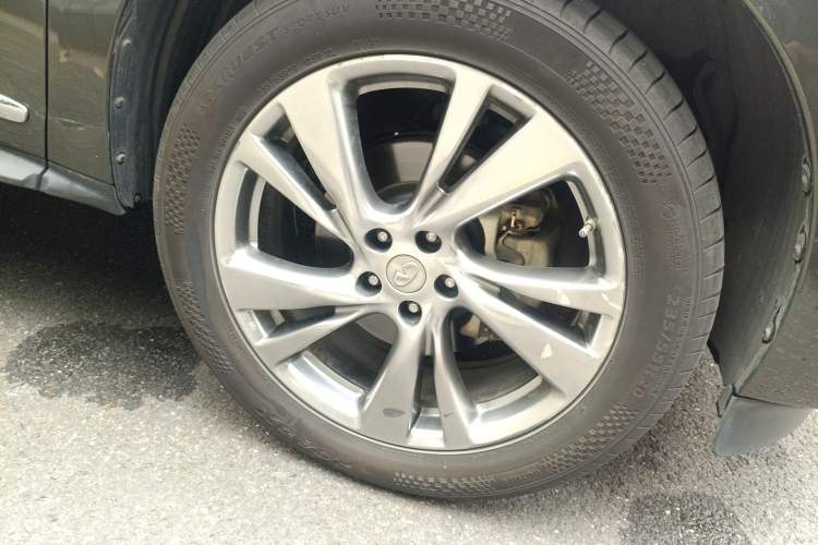 Used Infiniti QX60 2014 2.5 S/C Hybrid Two-Wheel Drive Excellence Edition Right Front Wheel Hub