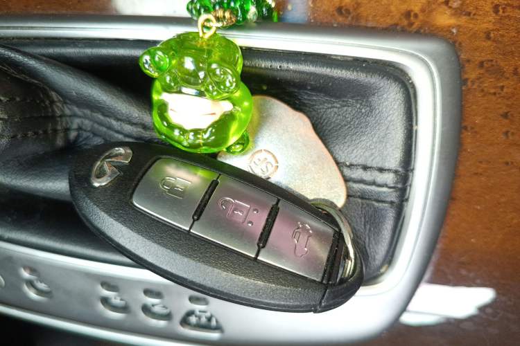 Used Infiniti QX60 2014 2.5 S/C Hybrid Two-Wheel Drive Excellence Edition Vehicle Key