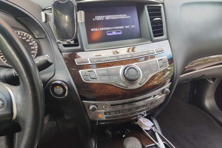 Used Infiniti QX60 2014 2.5 S/C Hybrid Two-Wheel Drive Excellence Edition Audio And AC Panel