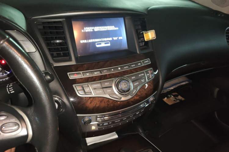 Used Infiniti QX60 2014 2.5 S/C Hybrid Two-Wheel Drive Excellence Edition Audio And AC Panel