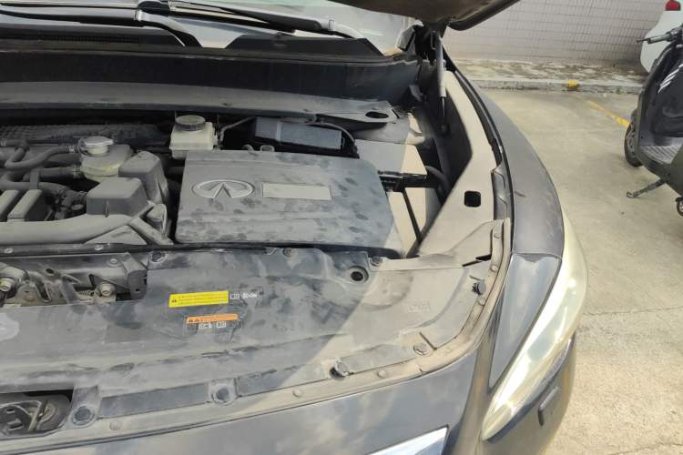 Used Infiniti QX60 2014 2.5 S/C Hybrid Two-Wheel Drive Excellence Edition Engine Bay Left