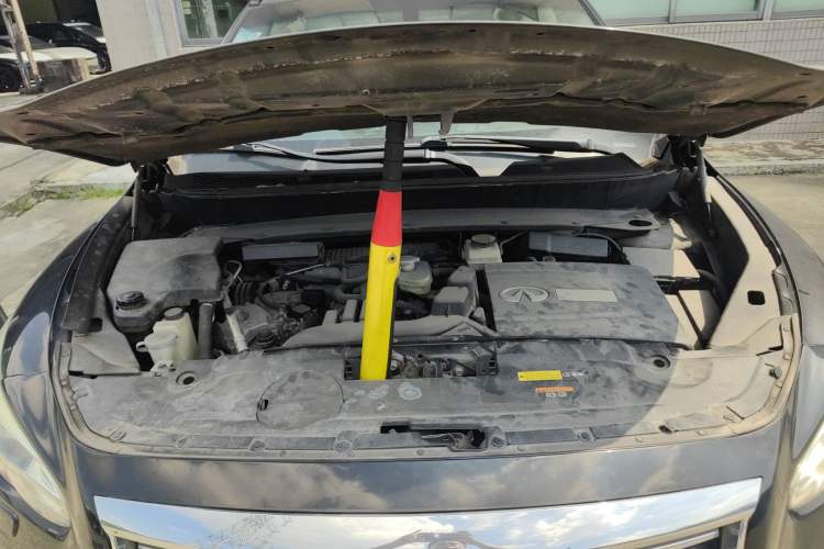Used Infiniti QX60 2014 2.5 S/C Hybrid Two-Wheel Drive Excellence Edition Engine Bay