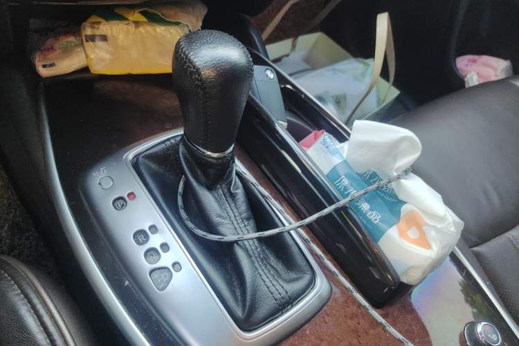 Used Infiniti QX60 2014 2.5 S/C Hybrid Two-Wheel Drive Excellence Edition Gear Lever