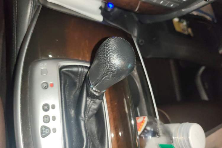 Used Infiniti QX60 2014 2.5 S/C Hybrid Two-Wheel Drive Excellence Edition Gear Lever