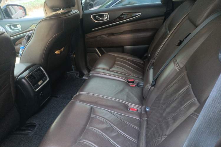 Used Infiniti QX60 2014 2.5 S/C Hybrid Two-Wheel Drive Excellence Edition Left Rear Seat