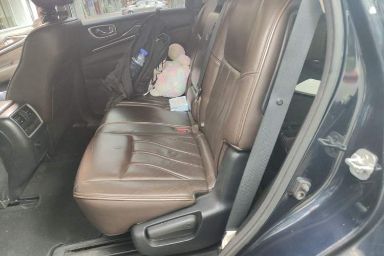 Used Infiniti QX60 2014 2.5 S/C Hybrid Two-Wheel Drive Excellence Edition Left Rear Seat