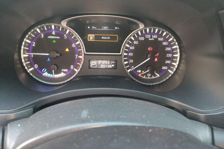 Used Infiniti QX60 2014 2.5 S/C Hybrid Two-Wheel Drive Excellence Edition Odometer Close Up