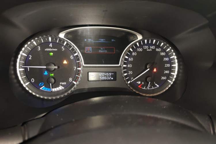 Used Infiniti QX60 2014 2.5 S/C Hybrid Two-Wheel Drive Excellence Edition Odometer Close Up