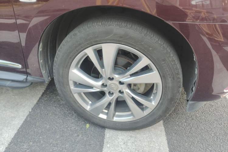 Used Infiniti QX60 2014 2.5 S/C Hybrid Two-Wheel Drive Excellence Edition Right Front Wheel Hub
