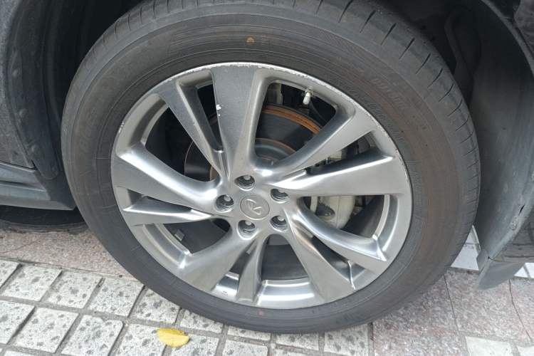 Used Infiniti QX60 2014 2.5 S/C Hybrid Two-Wheel Drive Excellence Edition Right Front Wheel Hub