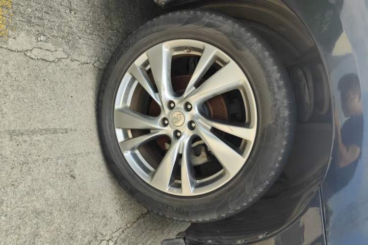 Used Infiniti QX60 2014 2.5 S/C Hybrid Two-Wheel Drive Excellence Edition Right Front Wheel Hub