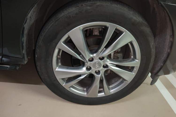 Used Infiniti QX60 2014 2.5 S/C Hybrid Two-Wheel Drive Excellence Edition Right Front Wheel Hub