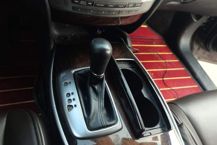Used Infiniti QX60 2014 2.5 S/C Hybrid All-Wheel-Drive Versatile Edition Gear Lever