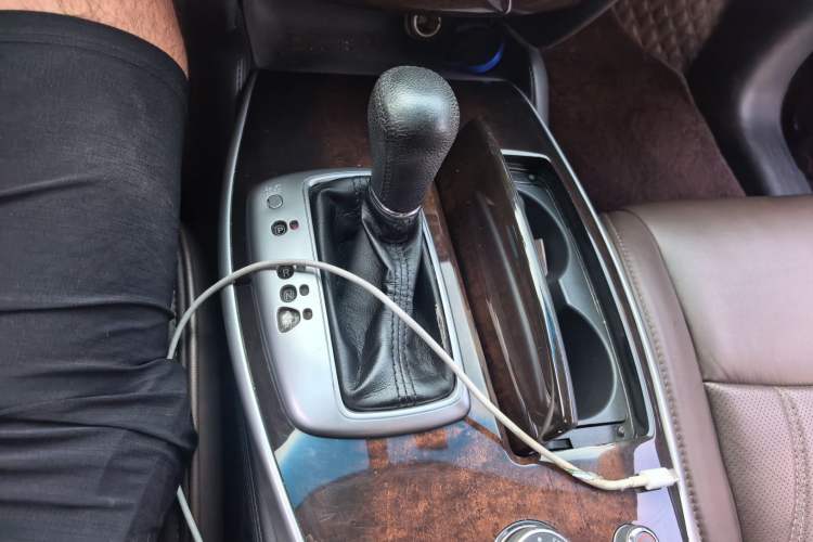 Used Infiniti QX60 2014 2.5 S/C Hybrid Two-Wheel Drive Excellence Edition Gear Lever