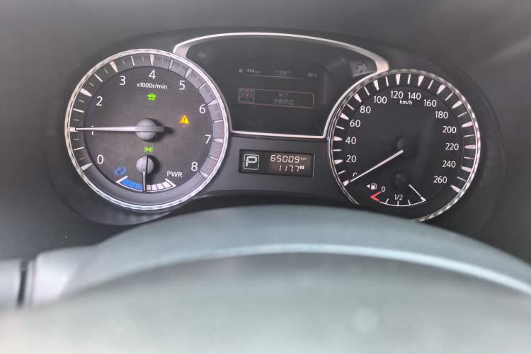 Used Infiniti QX60 2014 2.5 S/C Hybrid Two-Wheel Drive Excellence Edition Odometer Close Up