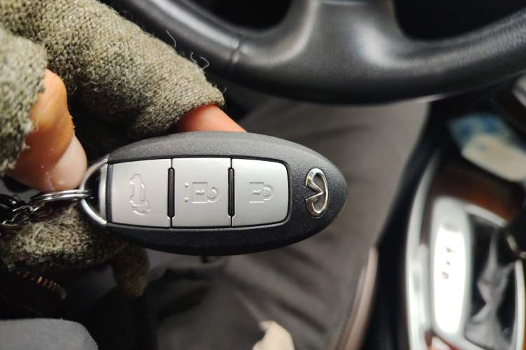 Used Infiniti QX60 2014 2.5 S/C Hybrid All-Wheel-Drive Versatile Edition Vehicle Key
