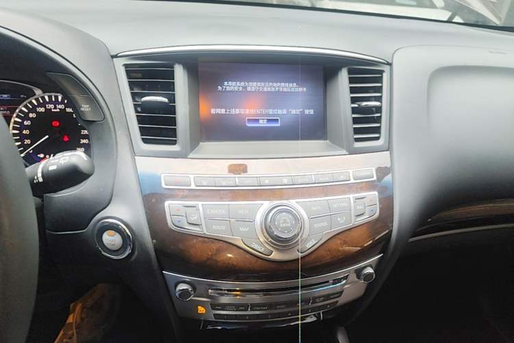 Used Infiniti QX60 2014 2.5 S/C Hybrid Two-Wheel Drive Excellence Edition Audio And AC Panel