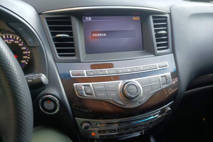 Used Infiniti QX60 2014 3.5L Four-Wheel Drive All-Terrain Version Audio And AC Panel