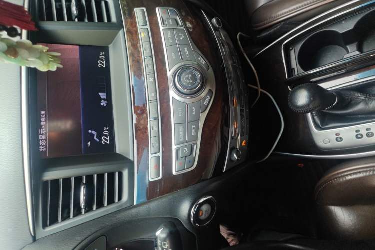 Used Infiniti QX60 2014 2.5 S/C Hybrid Two-Wheel Drive Excellence Edition Audio And AC Panel
