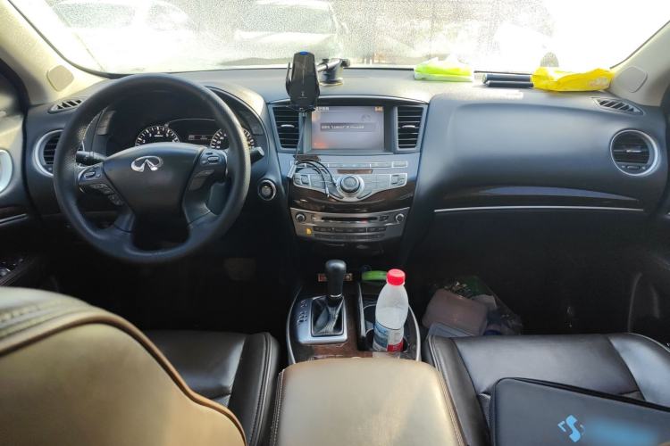Used Infiniti QX60 2014 3.5L Four-Wheel Drive All-Terrain Version Center Console