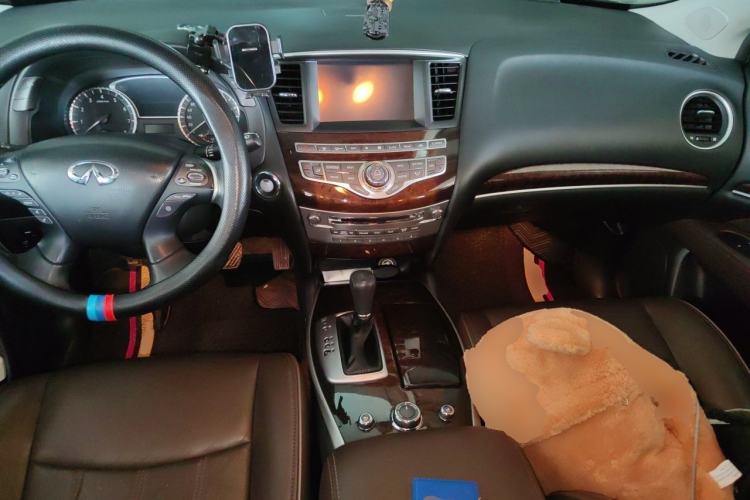 Used Infiniti QX60 2014 3.5L Four-Wheel Drive All-Terrain Version Center Console