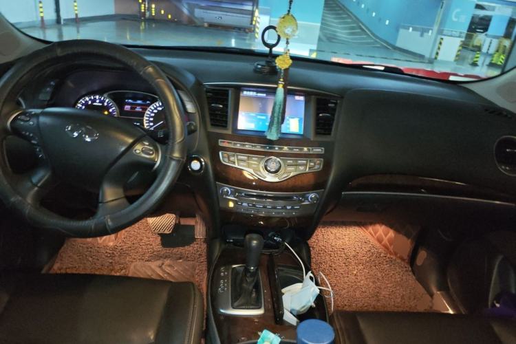 Used Infiniti QX60 2014 3.5L Two-Wheel Drive Excellence Edition Center Console