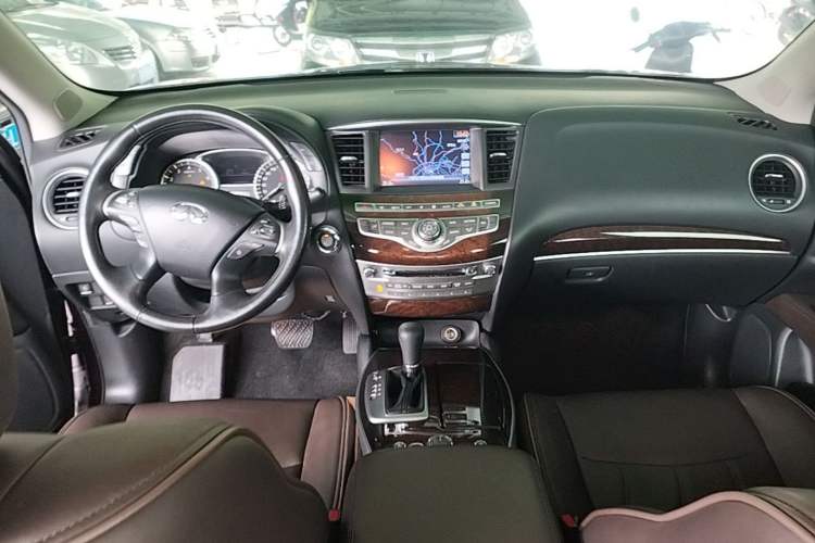 Used Infiniti QX60 2014 2.5 S/C Hybrid All-Wheel-Drive Versatile Edition Center Console