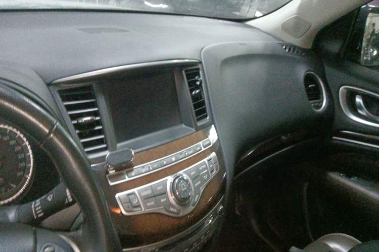 Used Infiniti QX60 2014 2.5 S/C Hybrid Two-Wheel Drive Excellence Edition Center Console
