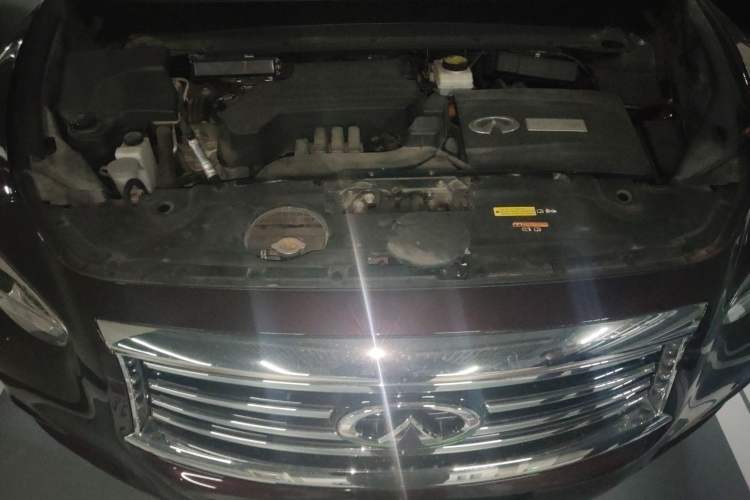 Used Infiniti QX60 2014 2.5 S/C Hybrid Two-Wheel Drive Excellence Edition Engine Bay