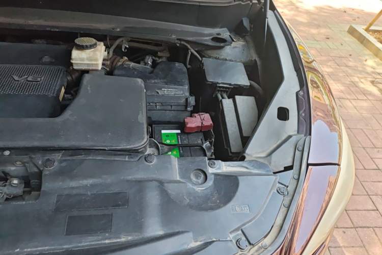 Used Infiniti QX60 2014 3.5L Two-Wheel Drive Excellence Edition Engine Bay Left