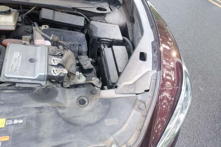 Used Infiniti QX60 2014 2.5 S/C Hybrid Two-Wheel Drive Excellence Edition Engine Bay Left