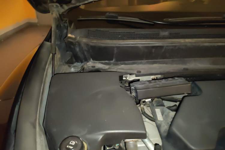 Used Infiniti QX60 2014 2.5 S/C Hybrid Two-Wheel Drive Excellence Edition Engine Bay Right