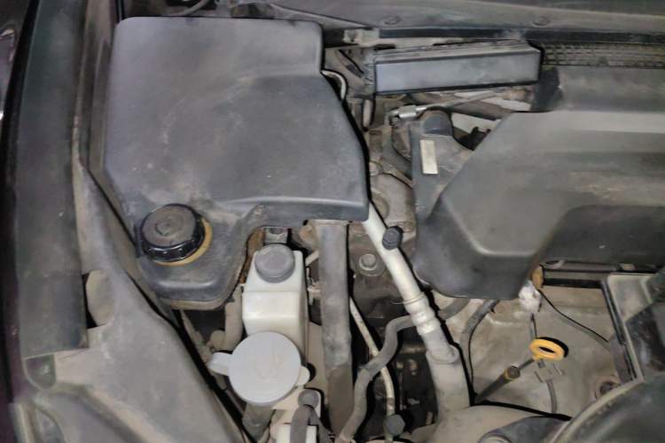 Used Infiniti QX60 2014 2.5 S/C Hybrid Two-Wheel Drive Excellence Edition Engine Bay Right