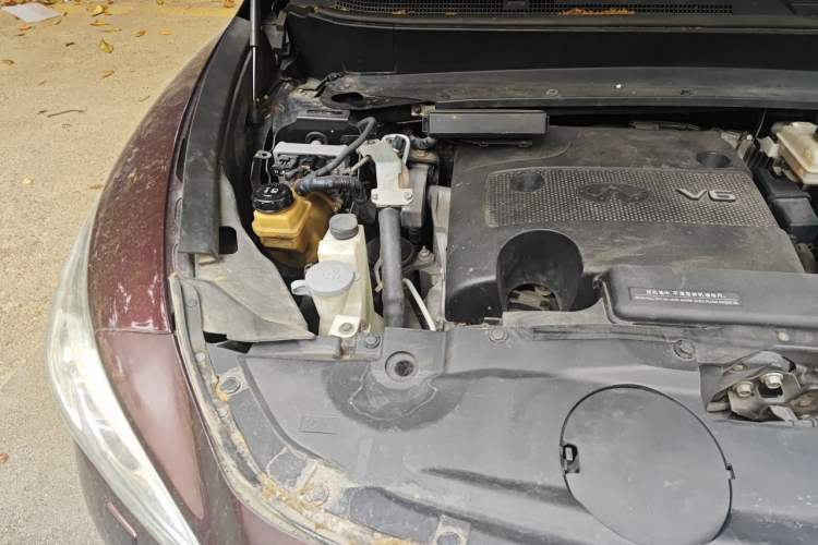 Used Infiniti QX60 2014 3.5L Four-Wheel Drive All-Terrain Version Engine Bay Right