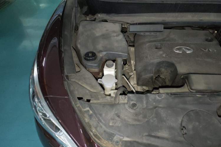 Used Infiniti QX60 2014 3.5L Two-Wheel Drive Excellence Edition Engine Bay Right