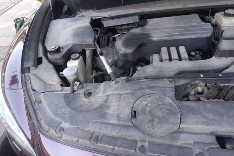 Used Infiniti QX60 2014 2.5 S/C Hybrid Two-Wheel Drive Excellence Edition Engine Bay Right