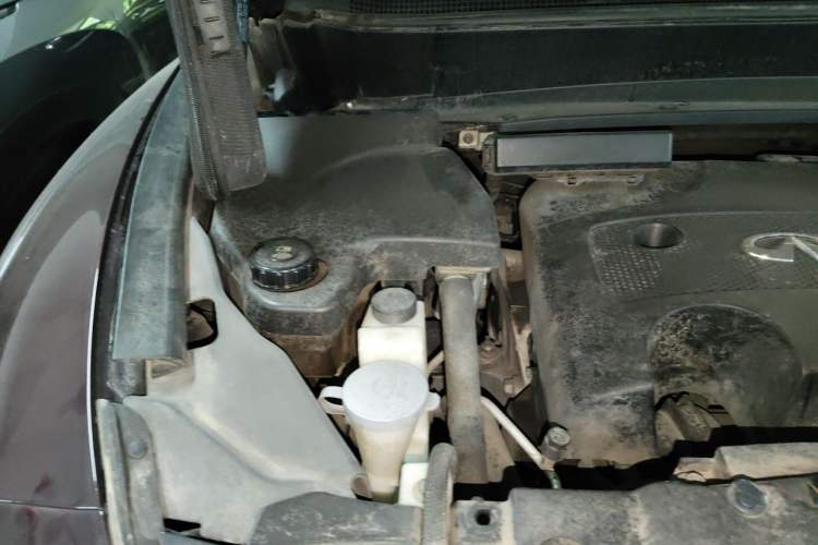 Used Infiniti QX60 2014 3.5L Four-Wheel Drive All-Terrain Version Engine Bay Right