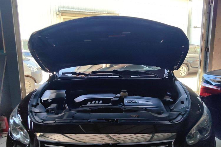 Used Infiniti QX60 2014 2.5 S/C Hybrid Two-Wheel Drive Excellence Edition Engine Bay