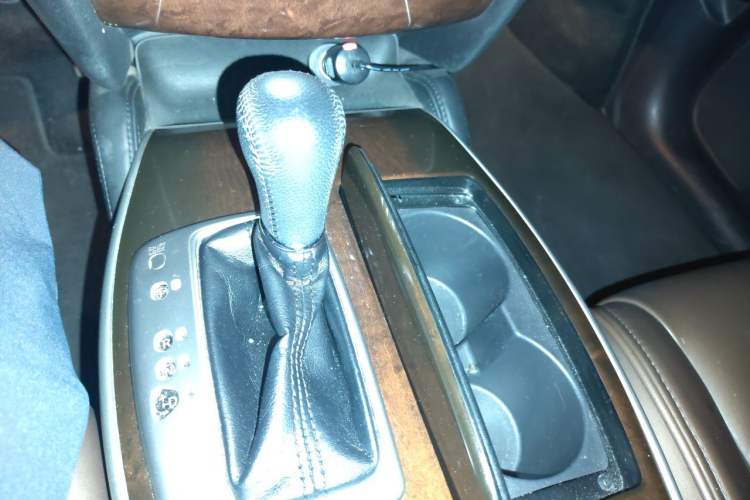 Used Infiniti QX60 2014 2.5 S/C Hybrid Two-Wheel Drive Excellence Edition Gear Lever