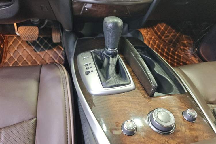 Used Infiniti QX60 2014 2.5 S/C Hybrid Two-Wheel Drive Excellence Edition Gear Lever