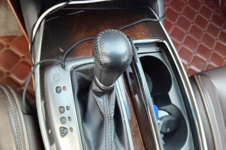 Used Infiniti QX60 2014 2.5 S/C Hybrid Two-Wheel Drive Excellence Edition Gear Lever